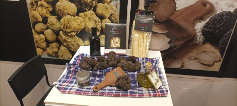 TARTUFO NERO LUCANO FRESCO (Scorzone) - immagine 2